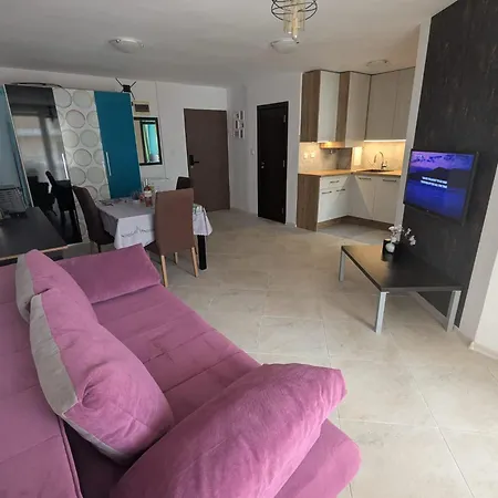 Sunny Place Apartment *